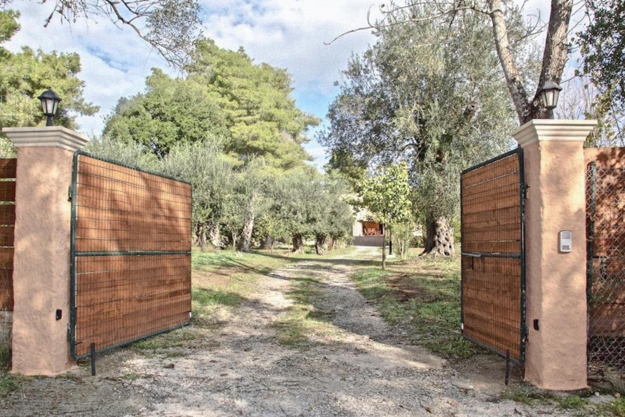 Ktima Loumoumba, Private Villa Гувия Екстериор снимка